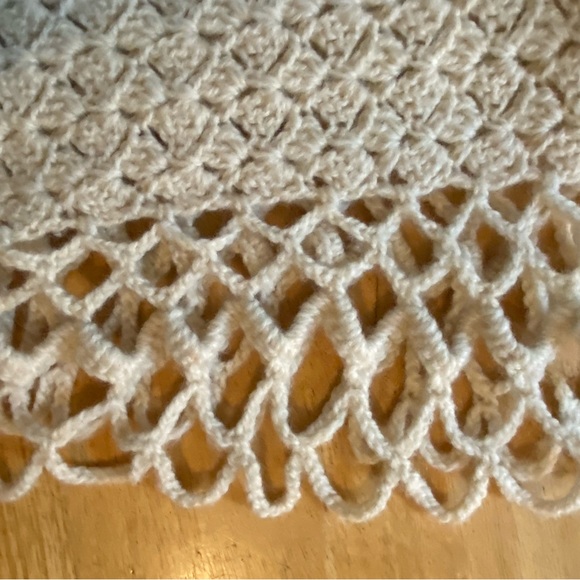 *VINTAGE* beautiful handmade wrap - Picture 7 of 10